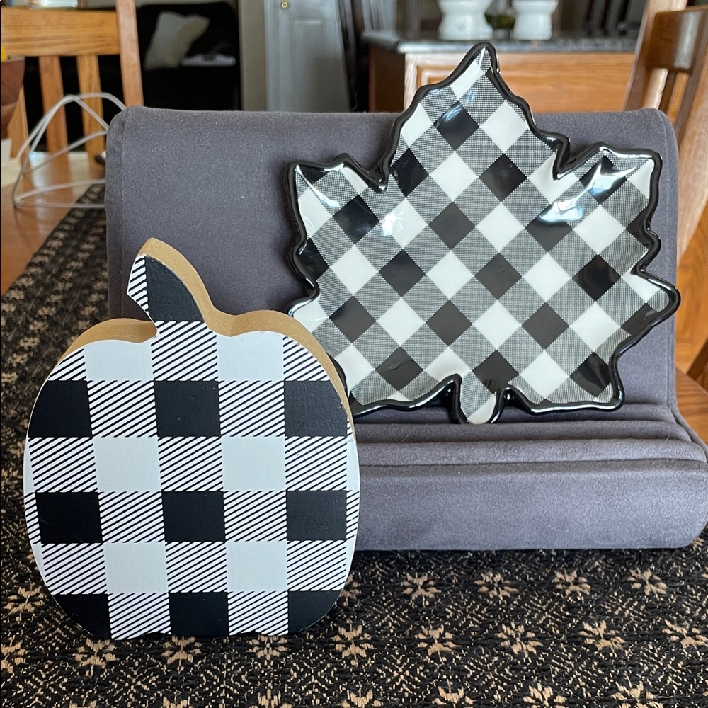 Black and White Plaid Leaf and Pumpkin Decor